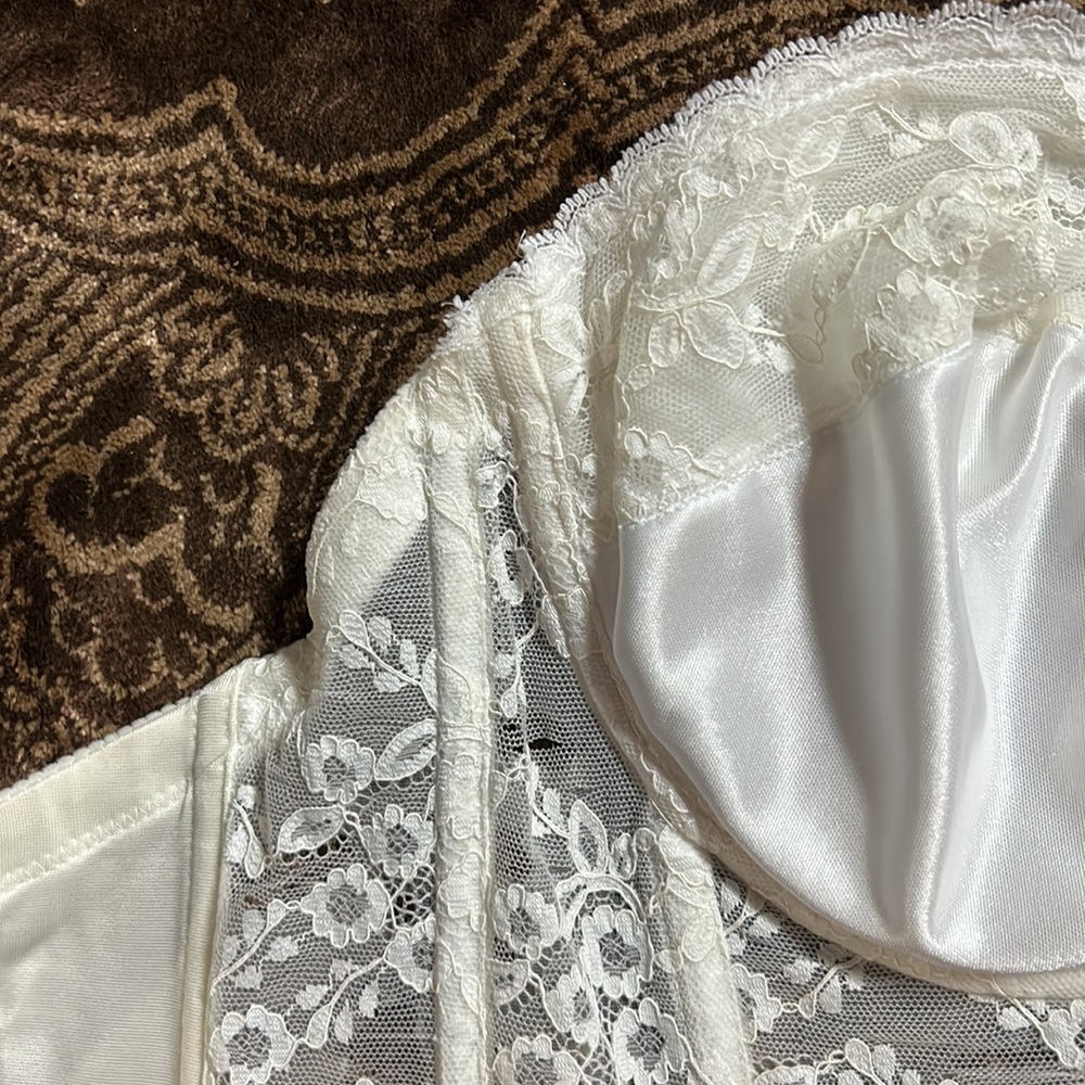 VINTAGE white Corset - Picture 4 of 7